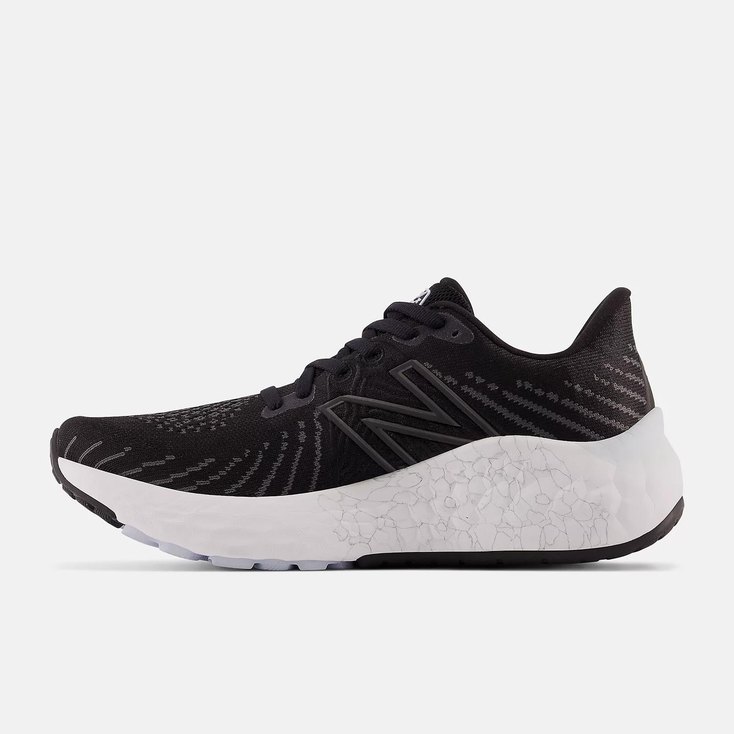 Женские беговые кроссовки Wvngobs5 Vongo в черном цвете New Balance — фото 3