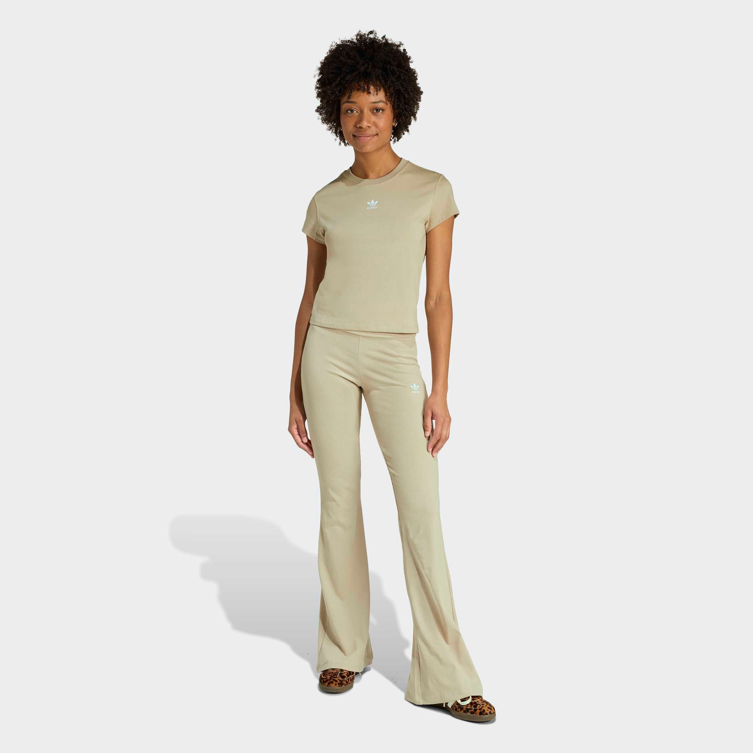 

Adidas Originals Леггинсы с расклешенными штанинами 'Essentials' в бежевом цвете