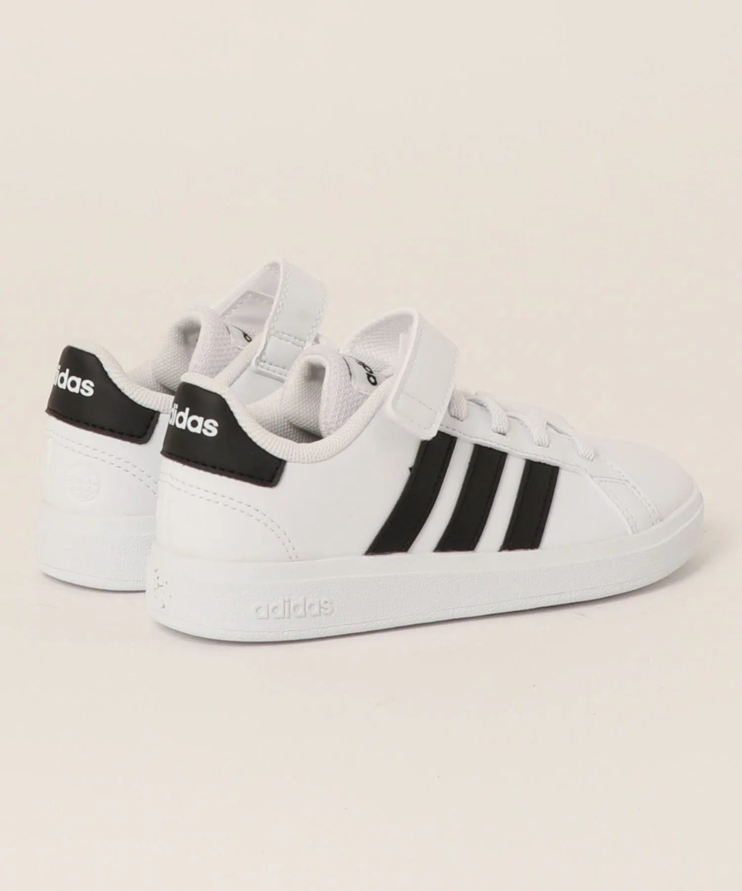 Детские кроссовки adidas GRANDCOURT 2.0 с липучками бело-чёрные — фото 2