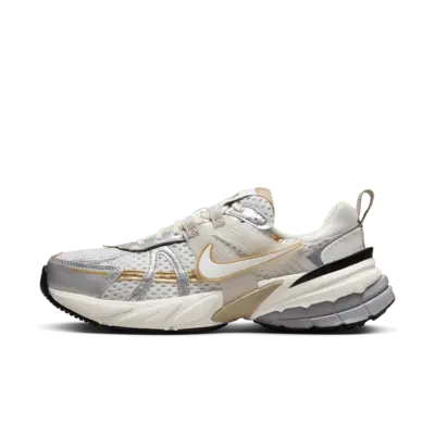

Кроссовки Nike V2K Run, цвет White/Khaki/Metallic Silver/White