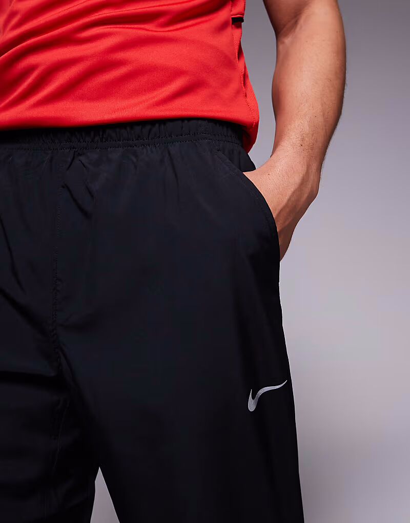 Зауженные книзу джоггеры Nike Training Form Dri-FIT черного цвета — фото 3
