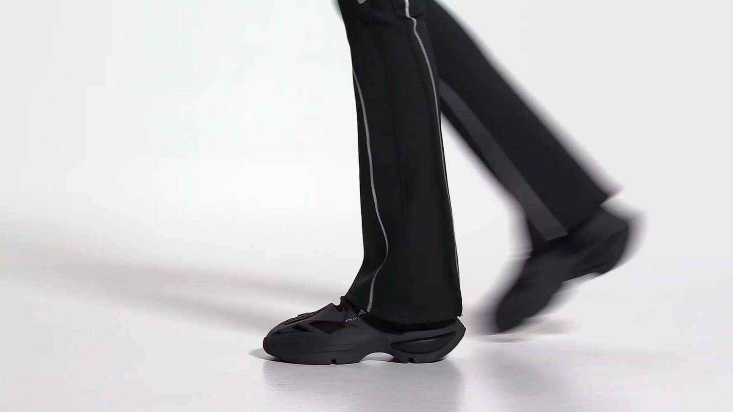 Спортивная обувь by Stella McCartney Adidas, цвет Core Black/Cloud White/Core Black — фото 2