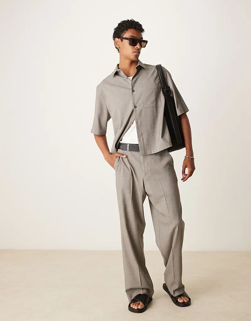 

Элегантные брюки широкого кроя со складкой спереди от ASOS DESIGN в цвете «угольный меланж»