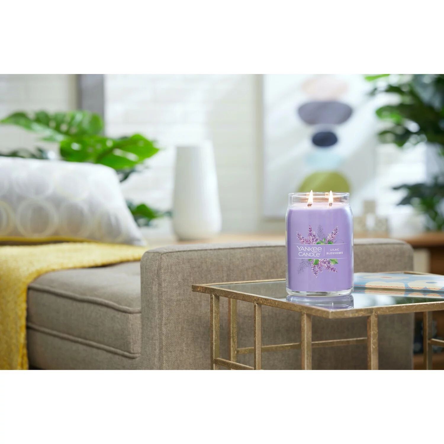 

Yankee Candle Lilac Blossoms, 20 унций. Фирменная большая банка для свечей