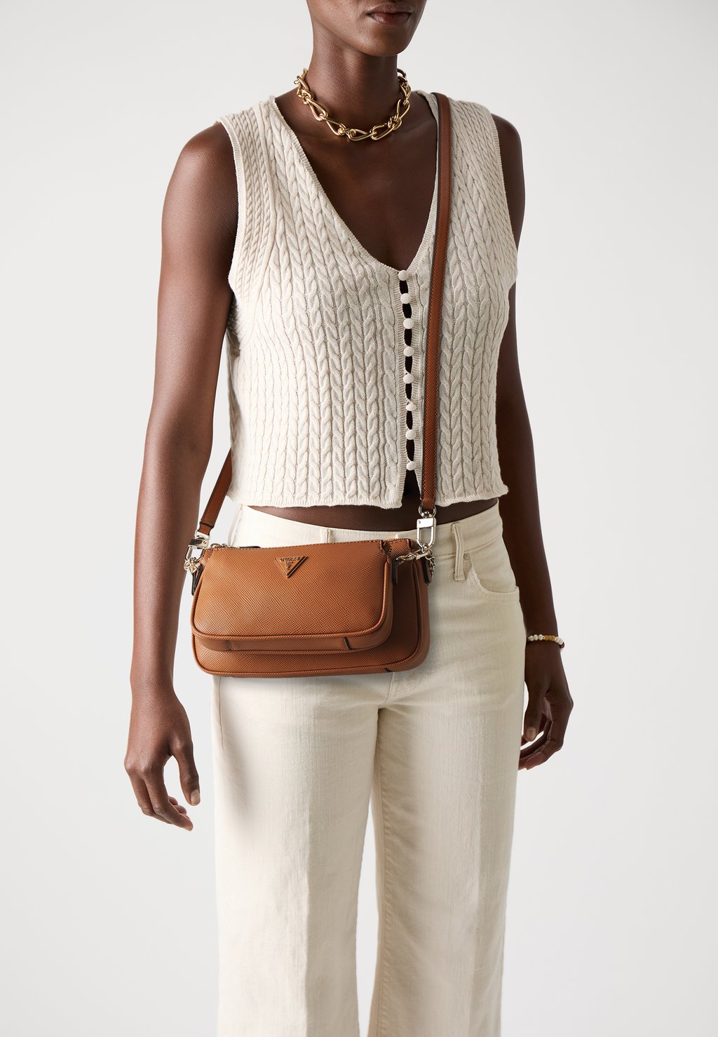 

Сумка NOELLE DBL POUCH CROSSBODY SET Guess, цвет Light Cognac