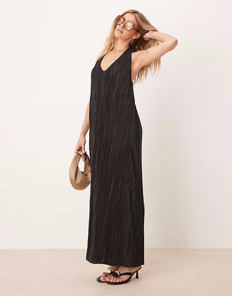 

Черное плиссированное платье макси с бретельками на шее ASOS DESIGN