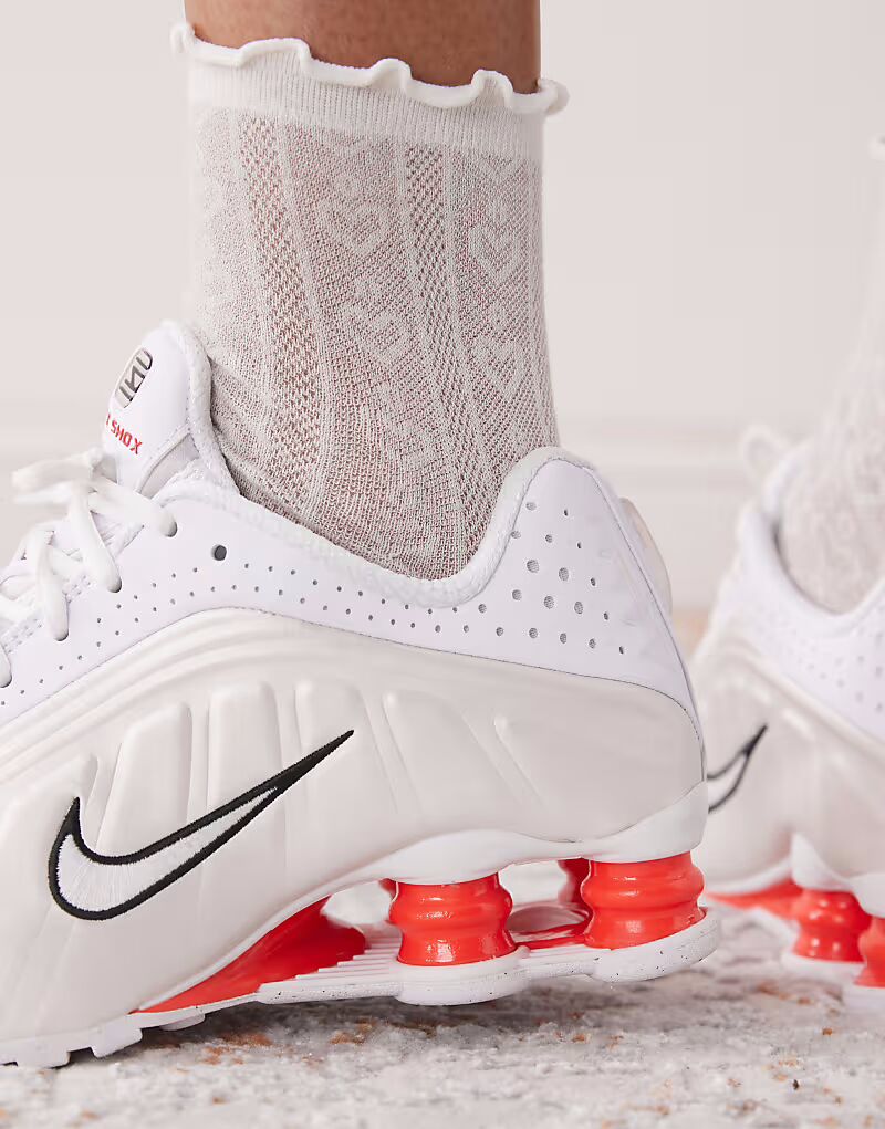Кроссовки Nike Shox R4 белого и красного цвета — фото 4
