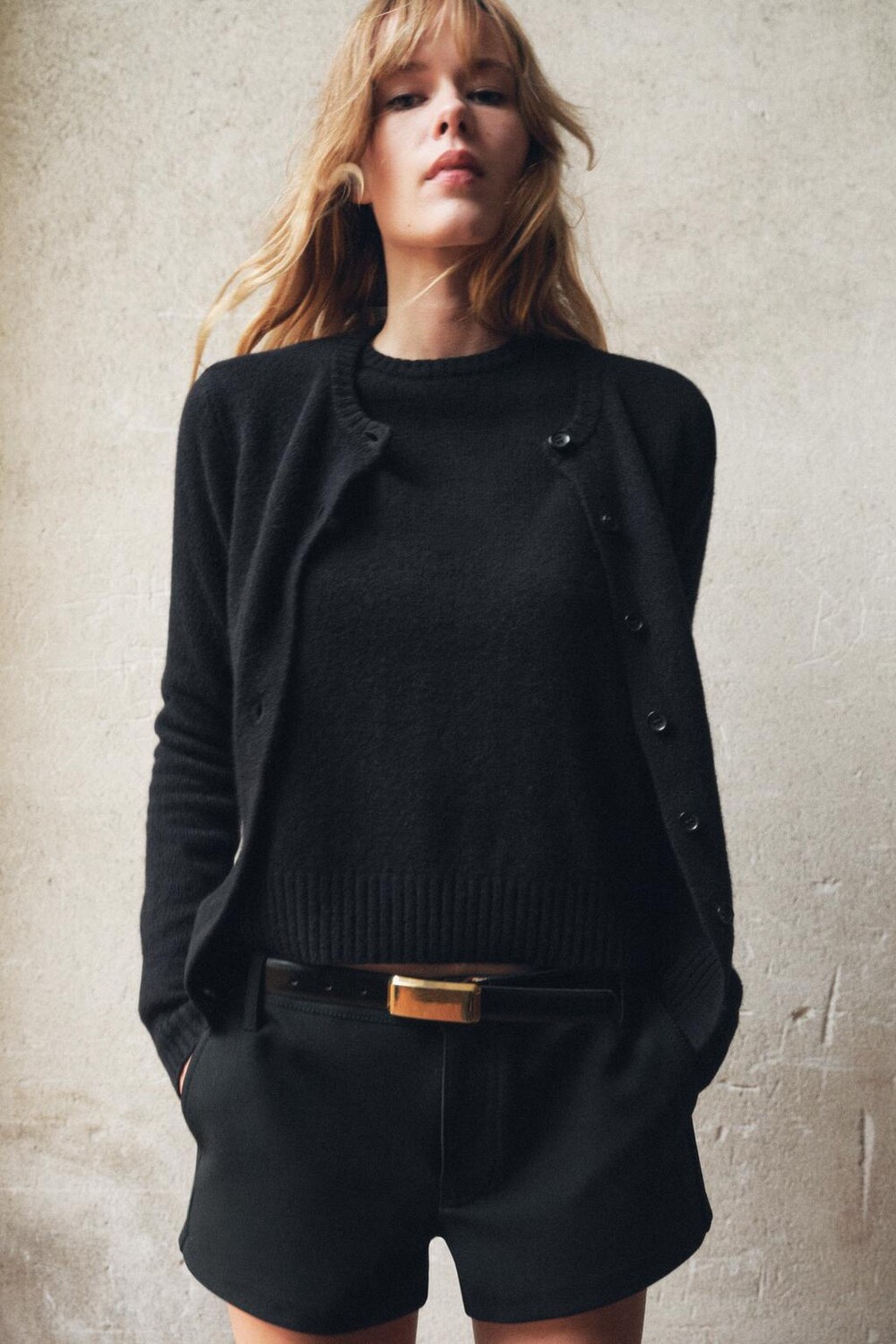 

Базовый свитер из 100% шерсти ZARA, черный