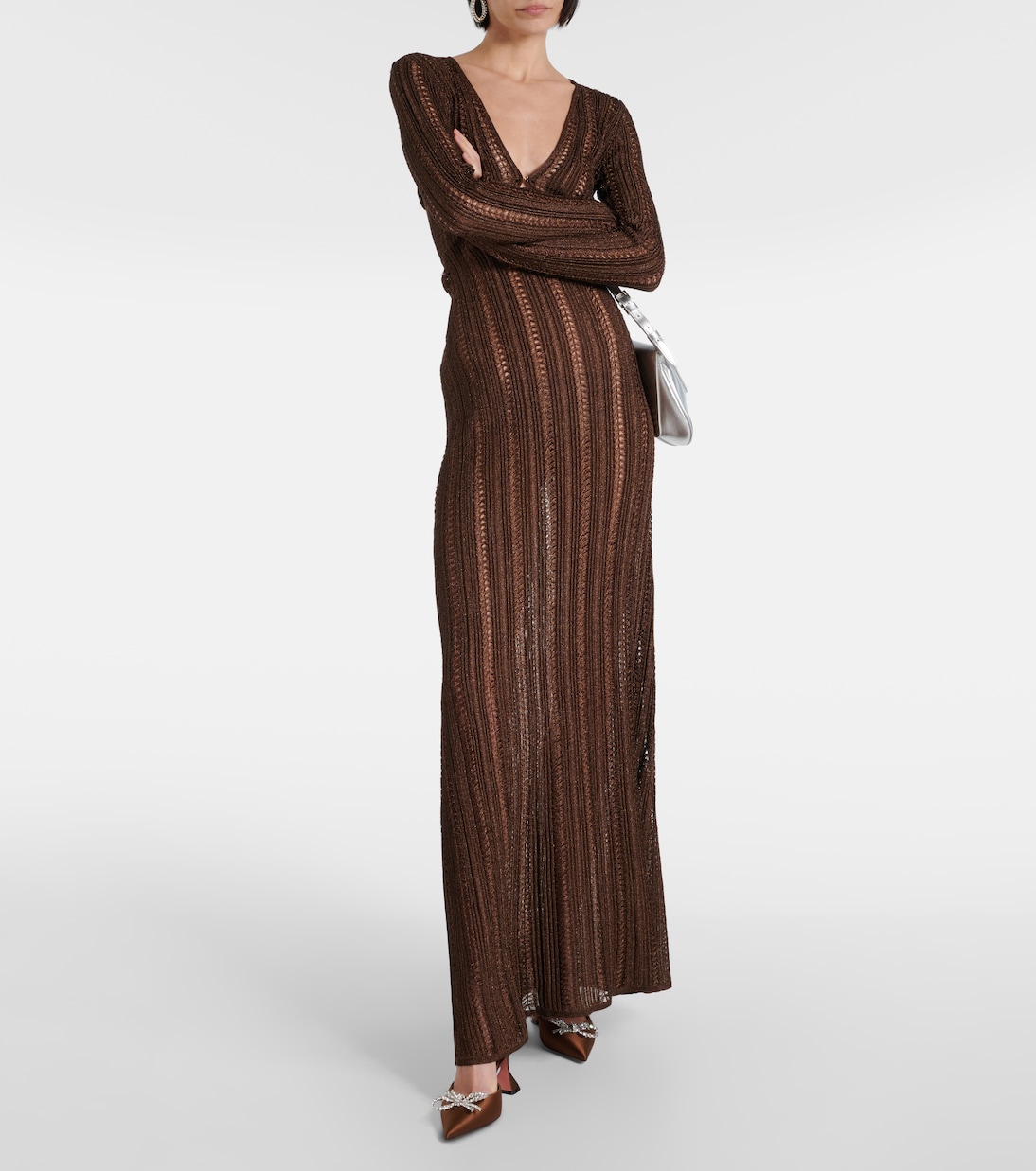 Атласные туфли-лодочки Rosie 95 с открытой пяткой Amina Muaddi, Mocha — фото 2