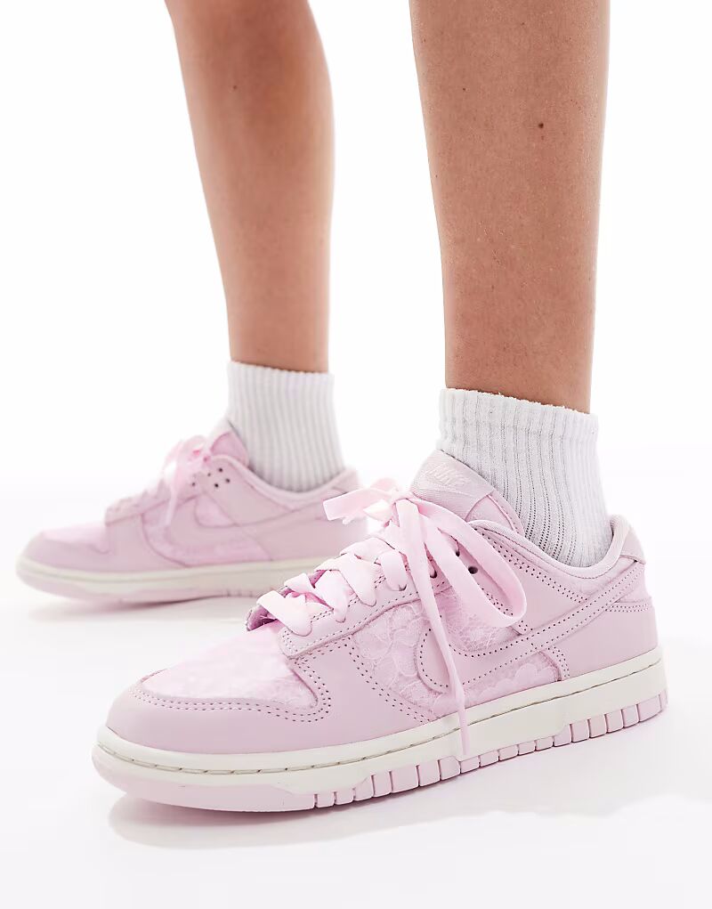 Кроссовки Nike Dunk Low Retro SE розового цвета
