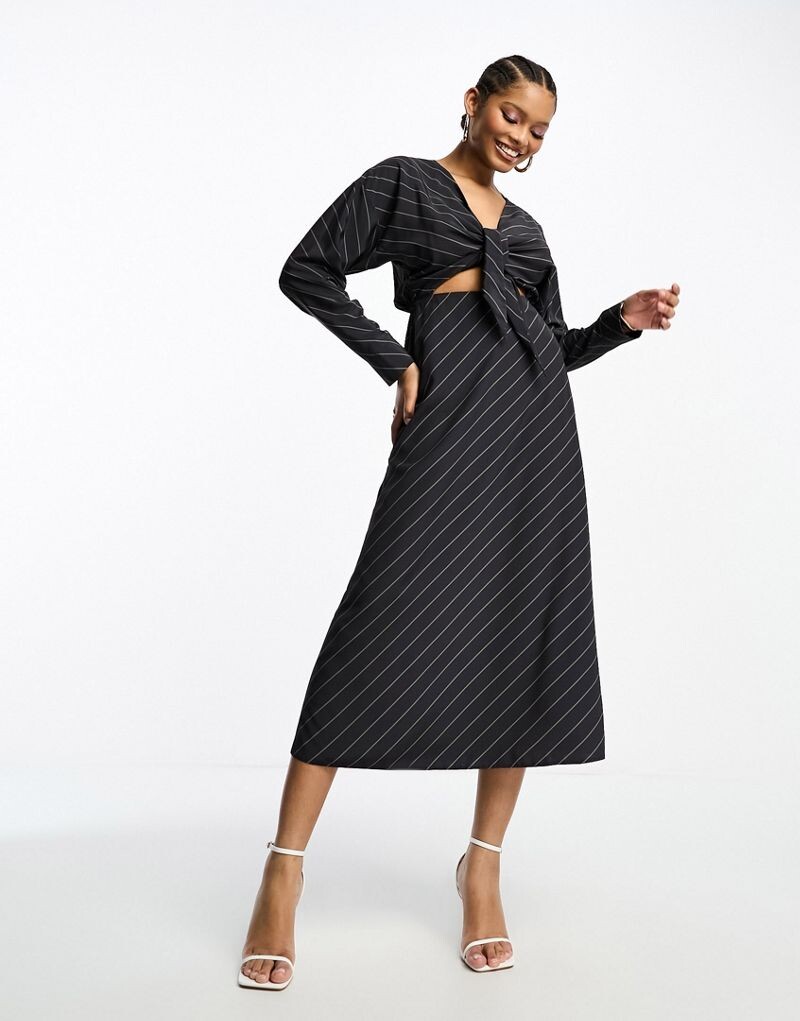 

Темно-серое платье миди с длинными рукавами и вырезом на талии ASOS DESIGN