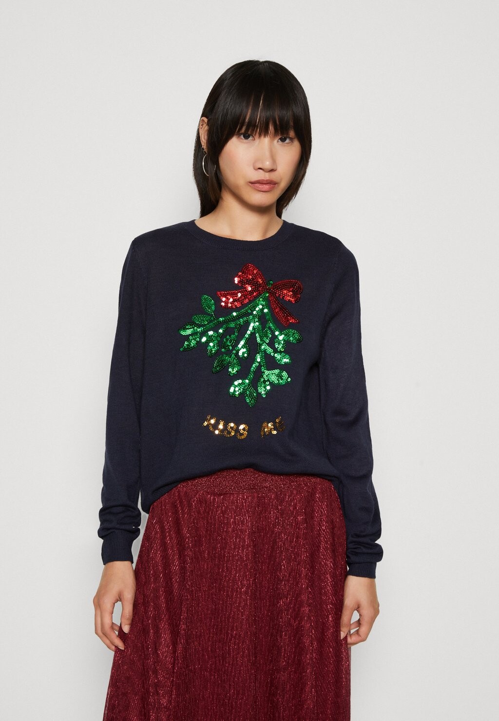 

Свитшот ONLY ONLXMAS MISTLETOE O NECK, цвет night sky