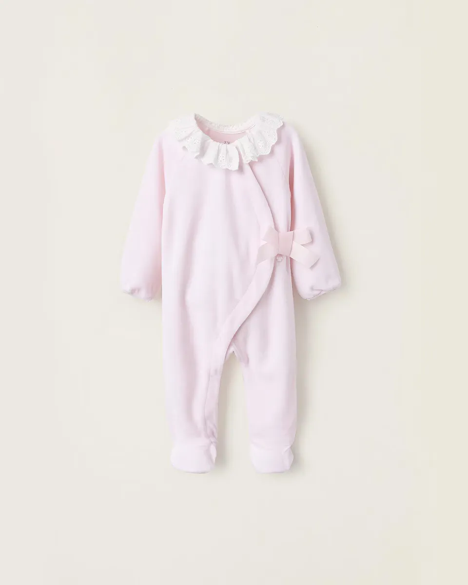 

Бархатная пижама для малышки с бантом и английской вышивкой Zippy, цвет Rosa