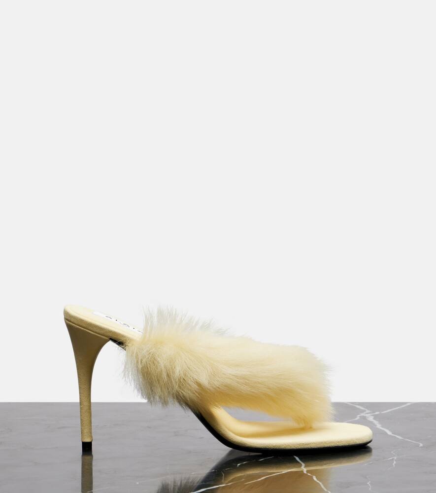 Шлёпанцы-танга из кожи и овчины Alaïa, Jaune Pale — фото 4
