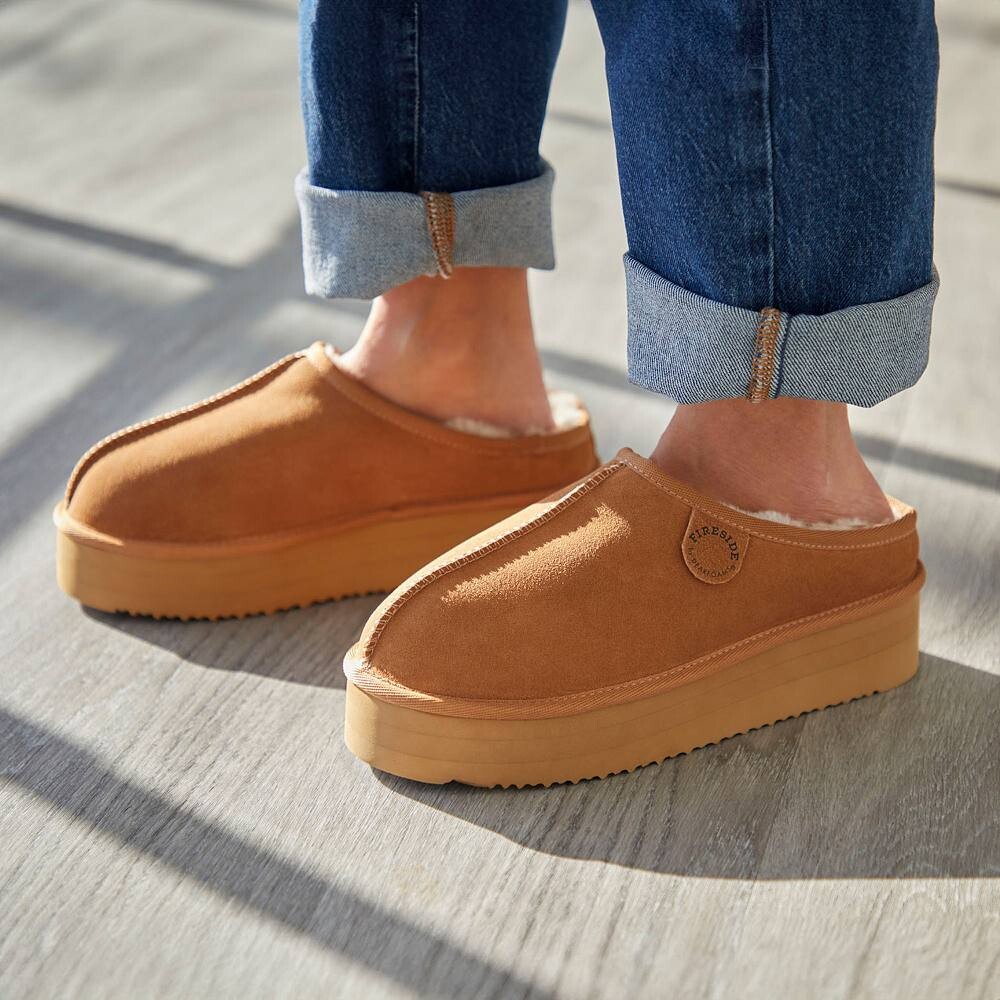 Женские тапочки Fireside by Dearfoams Queenstown на платформе с клогами, цвет Sleet — фото 3
