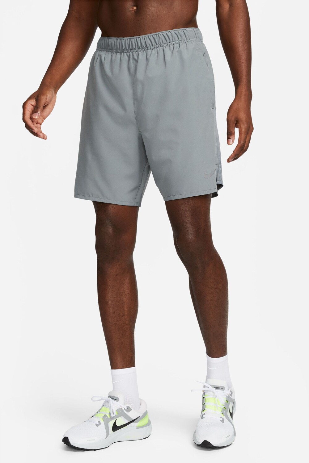 

Беговые шорты 2-в-1 Dri-FIT Challenger 7 дюймов Nike, серый