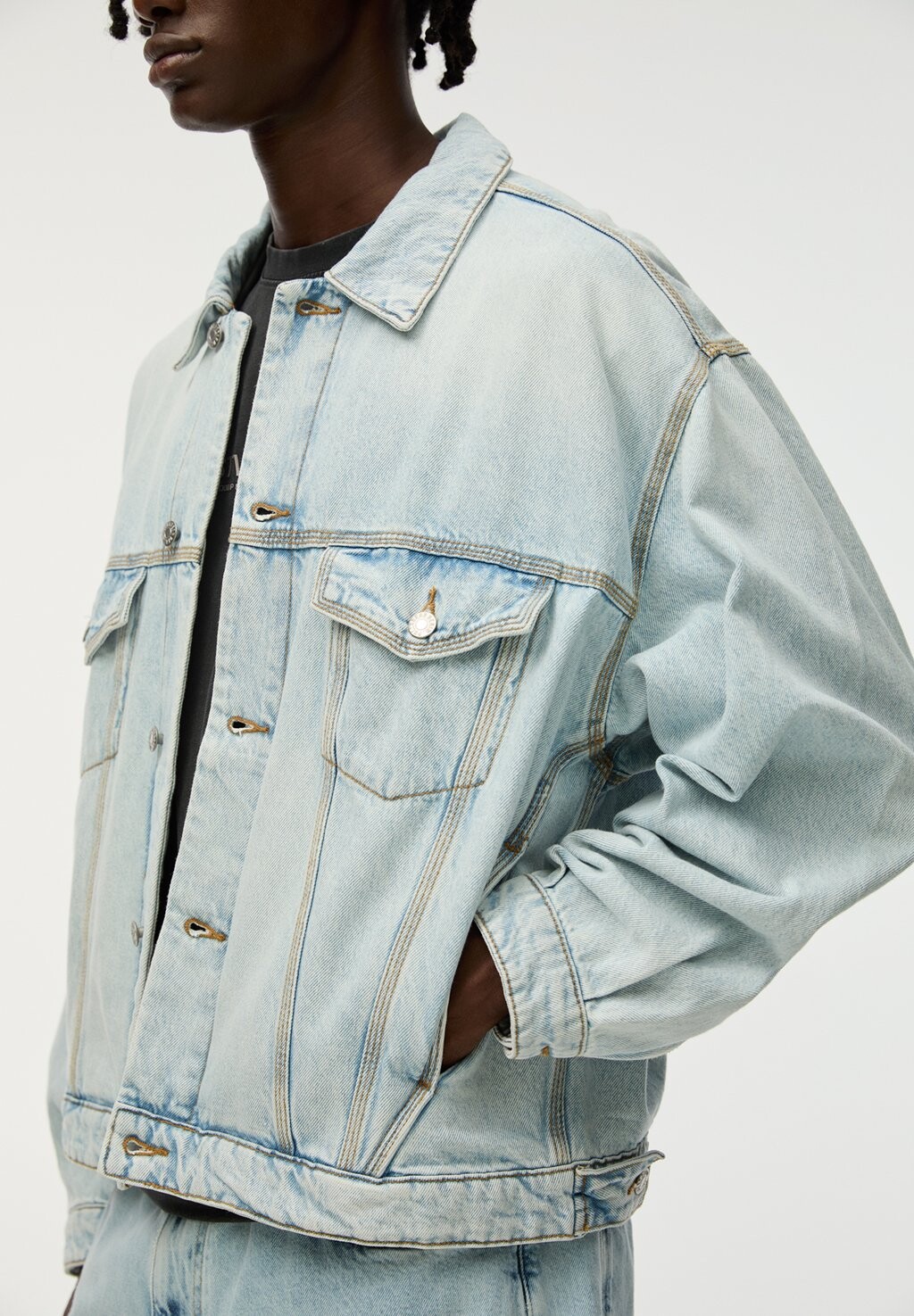 

Джинсовая куртка CROPPED BOXY FIT PULL&BEAR, синий деним