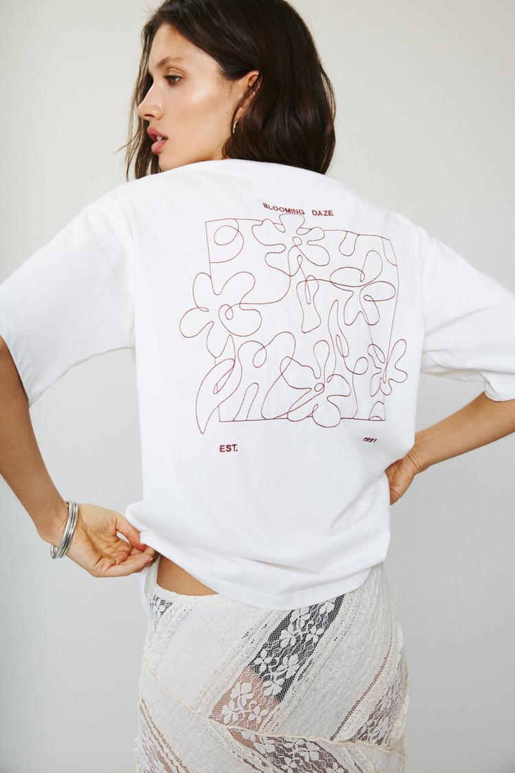 

Футболка с цветочной вышивкой Pull And Bear, белый