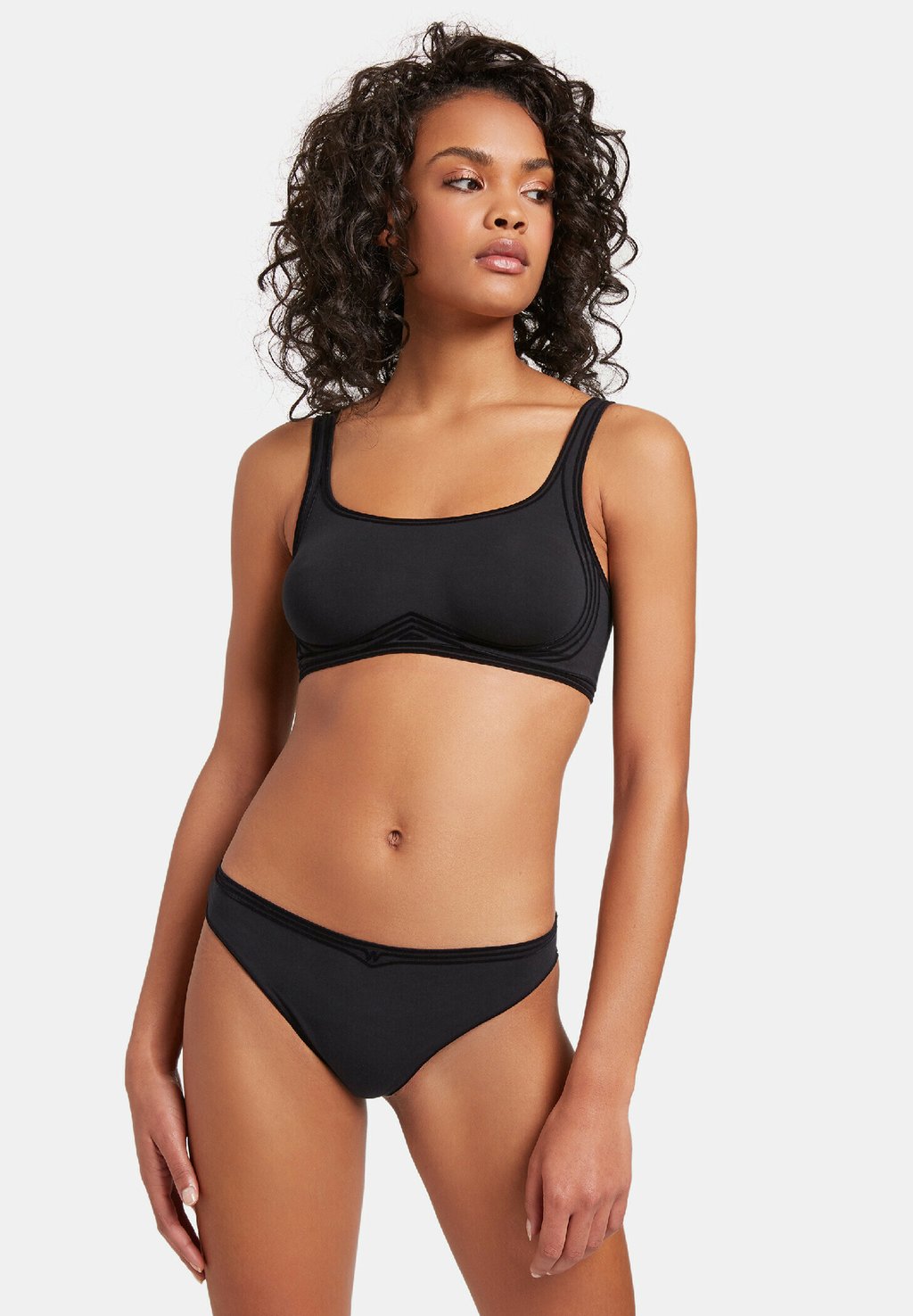 

Трусы-брифы 3W STRING Wolford, черный