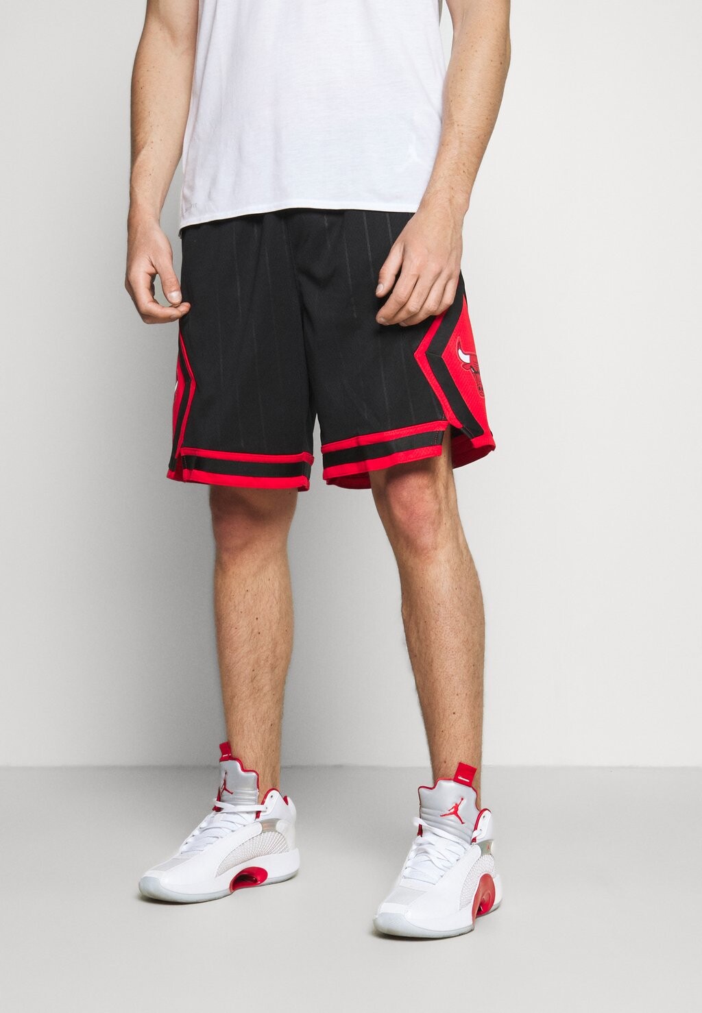 

Спортивные брюки Nike NBA CHICAGO BULLS STATEMENT SWINGMAN, цвет Black/University Red/White