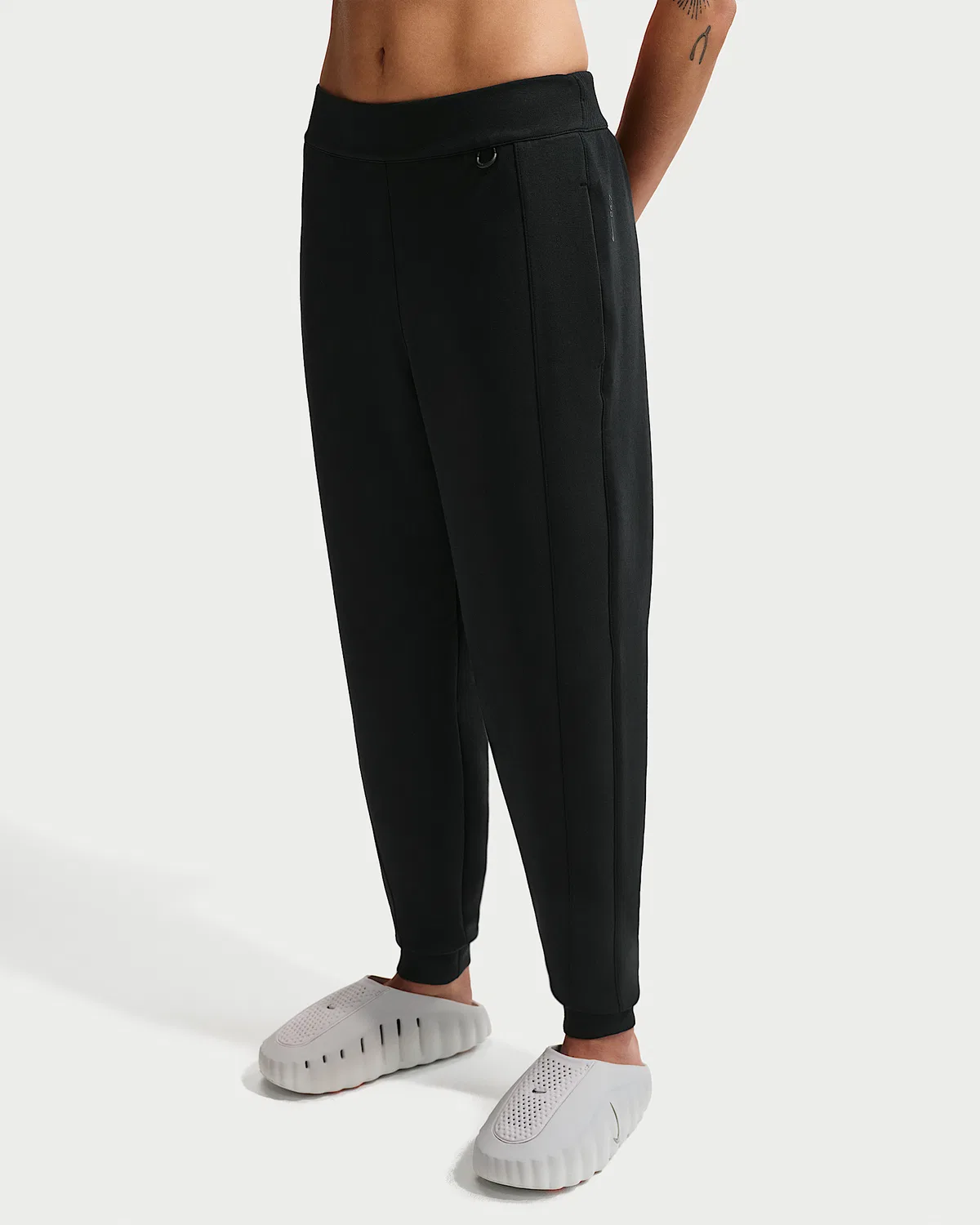 Женские джоггеры Nike 24.7 ImpossiblySoft Dri-FIT со средней посадкой, Black/Black/Dark Smoke Grey — фото 2