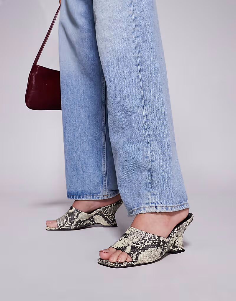 ASOS DESIGN Trifle мюли на танкетке со змеиной отделкой