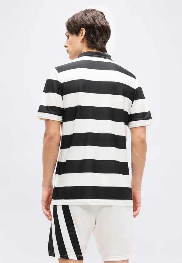 Футболка Juventus x sgura authentic club wear Adidas Performance, черный/облачно-белый — фото 3