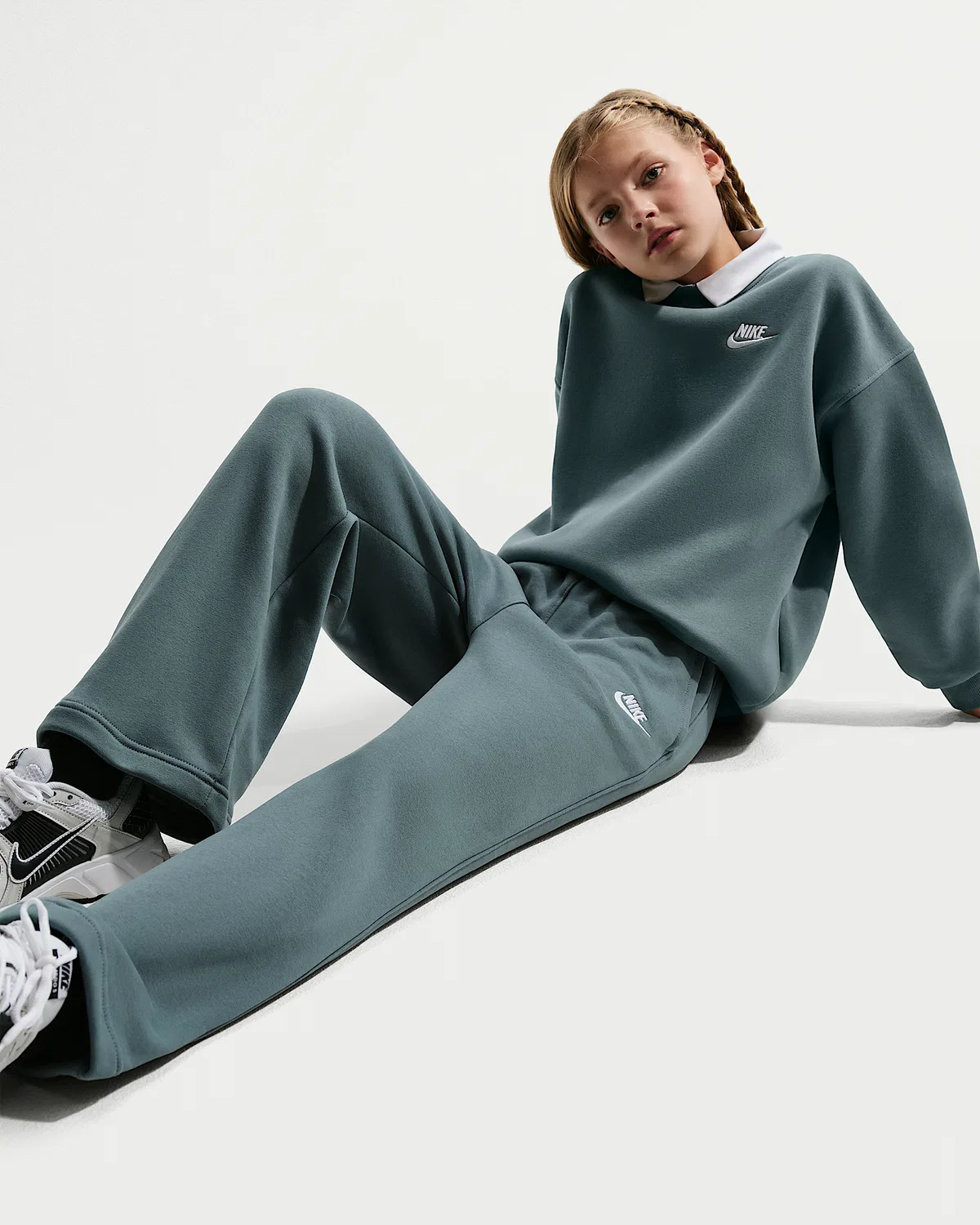 Детские широкие штаны Nike Sportswear Club Fleece, Mineral Slate/Mineral Slate/White — фото 4