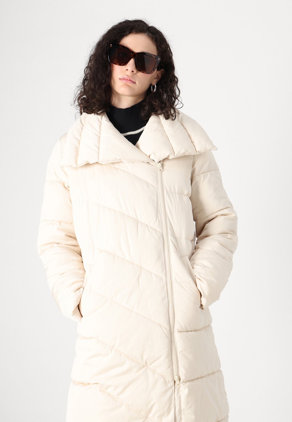 

Зимнее пальто YASSELINA LONG PADDED YAS Tall, бежевый