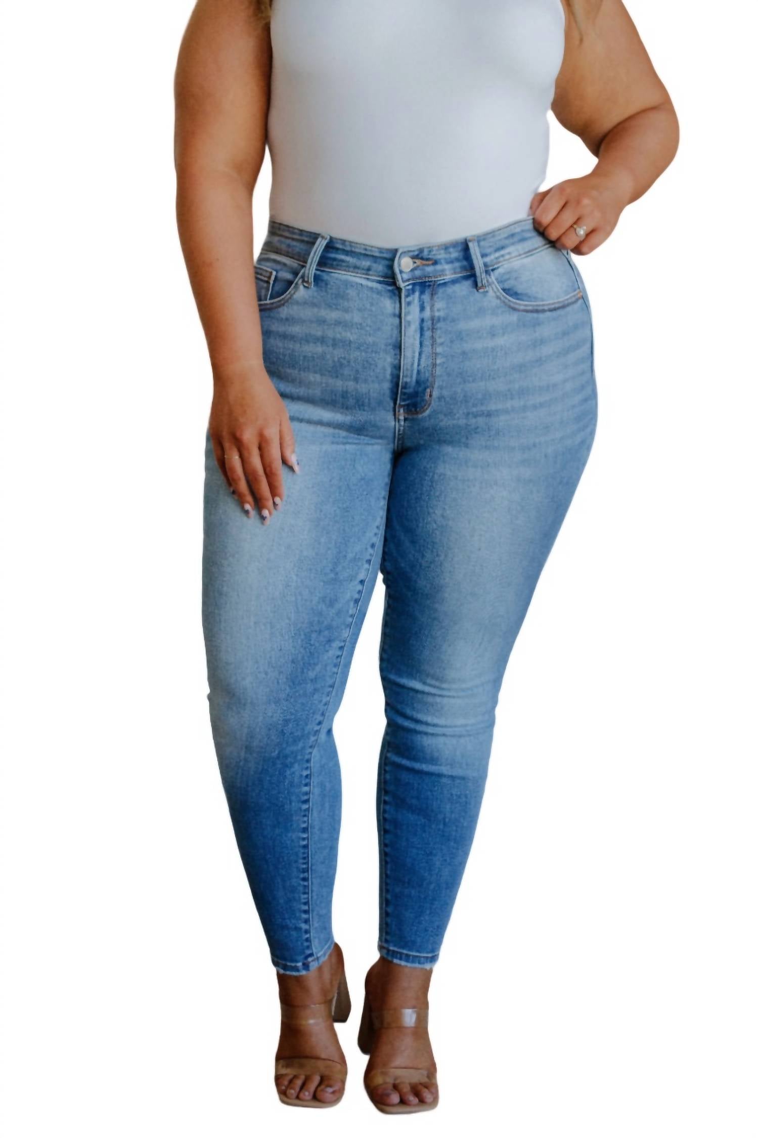 

Джинсы-скинни Vintage Skinny средней посадки, светло-синего цвета Judy Blue