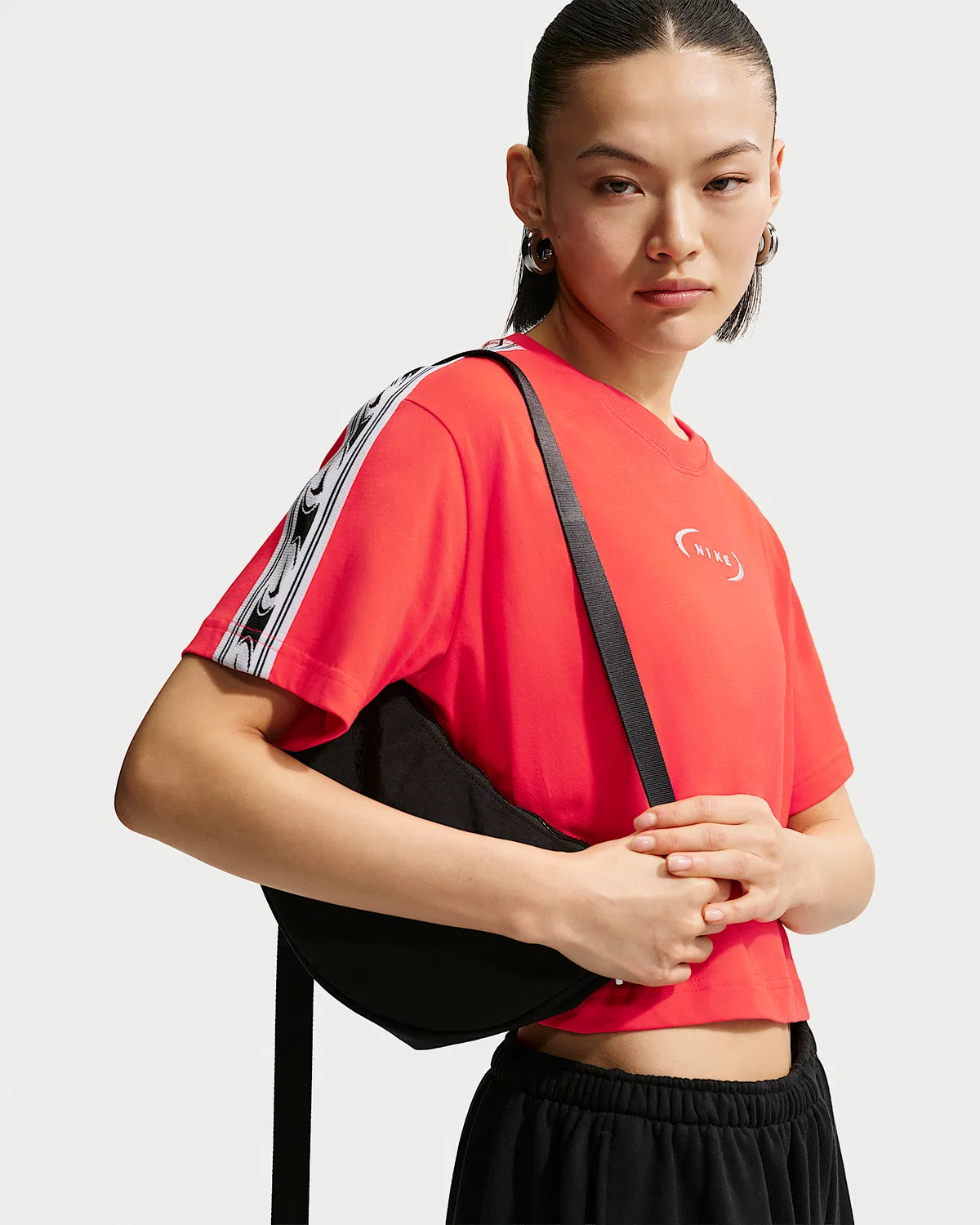 Женская свободная укороченная футболка Nike Sportswear Classic, Light Crimson — фото 3