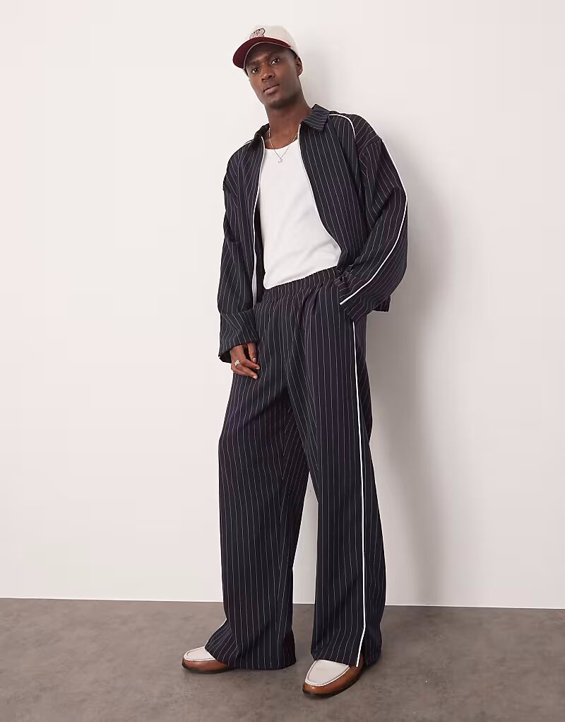 

Широкие спортивные брюки ASOS DESIGN в темно-синем цвете