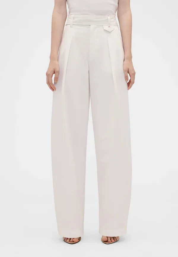 Брюки Victoria Beckham High Rise Pleated Arc Trouser, Gap, новый цвет офф-вайт