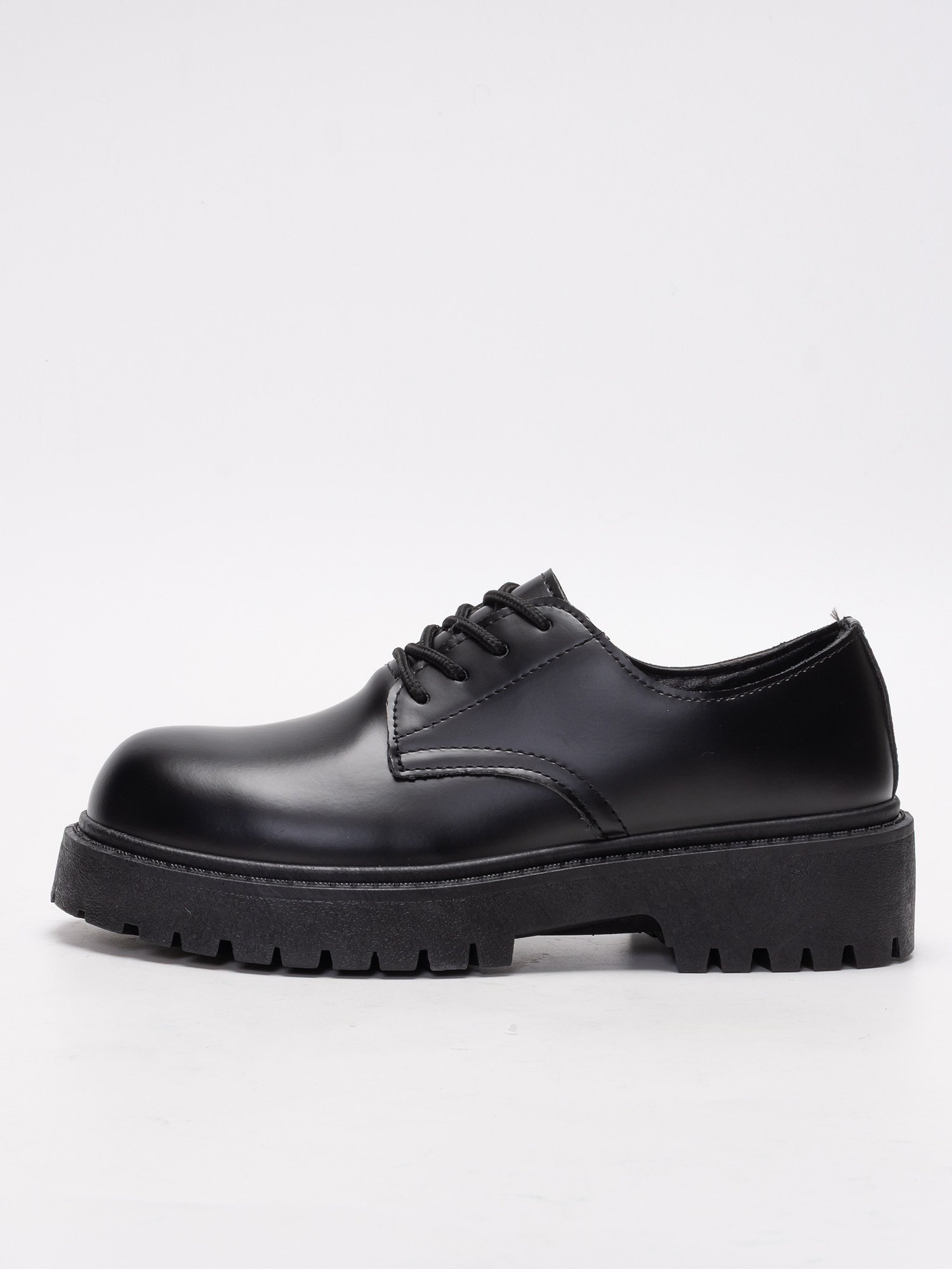 Обувь на толстой подошве со шнуровкой Svec, black
