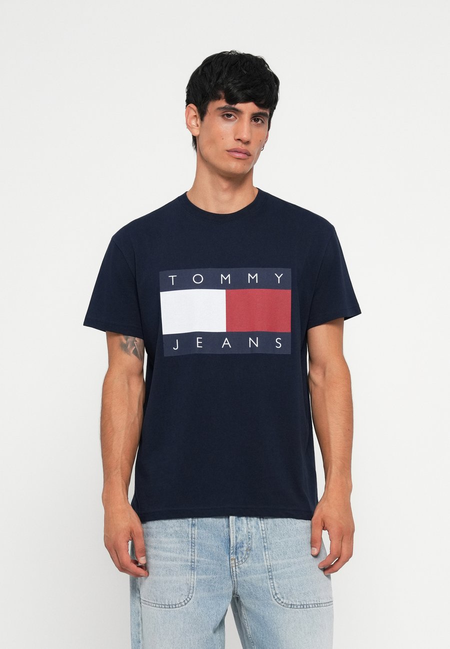 

Футболка Tommy Jeans BIG FLAG TEE, Dark Night Navy/Dark Blue, Синий, Футболка Tommy Jeans BIG FLAG TEE, Dark Night Navy/Dark Blue