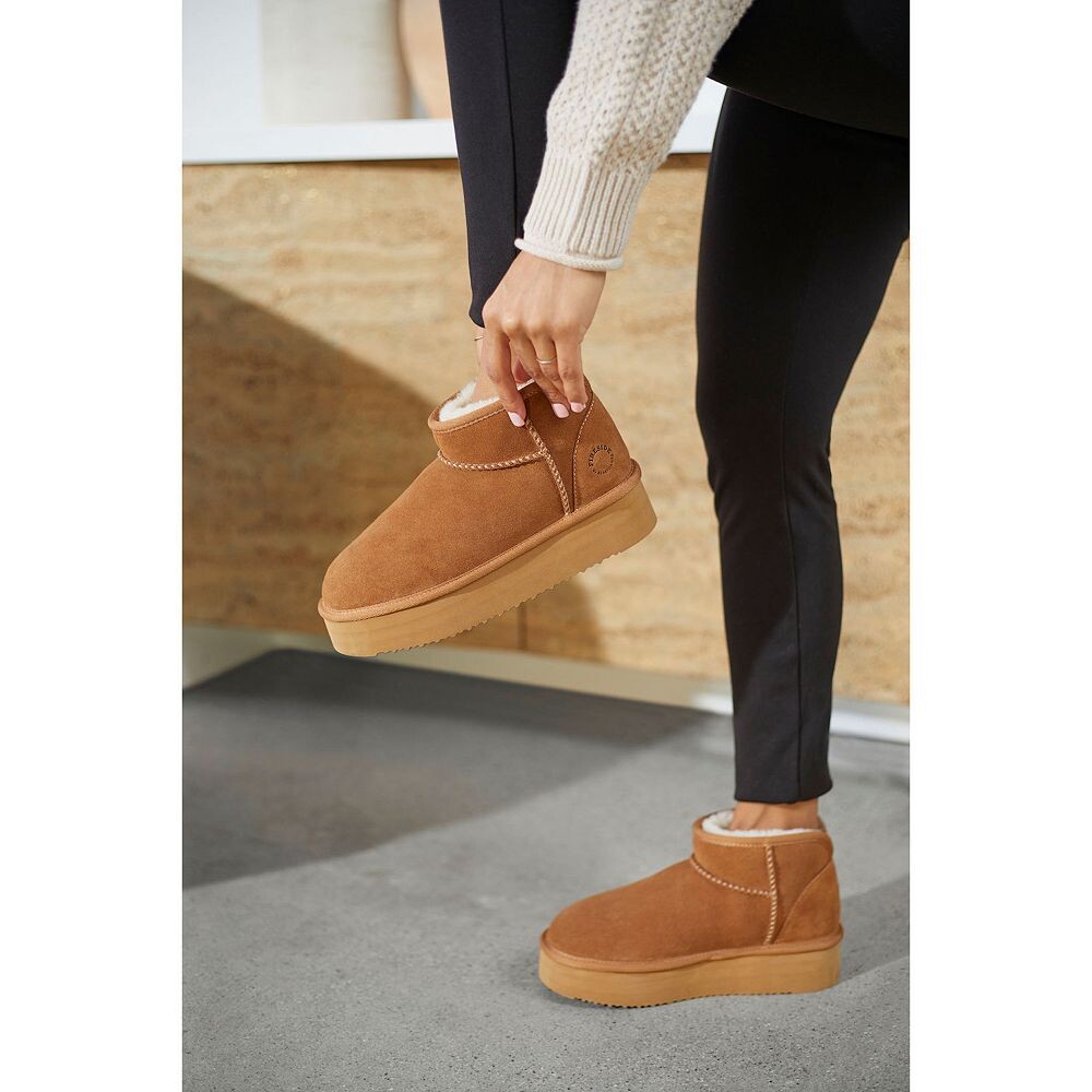 Женские тапочки из овчины Fireside by Dearfoams Kingston на платформе, цвет Chestnut — фото 2
