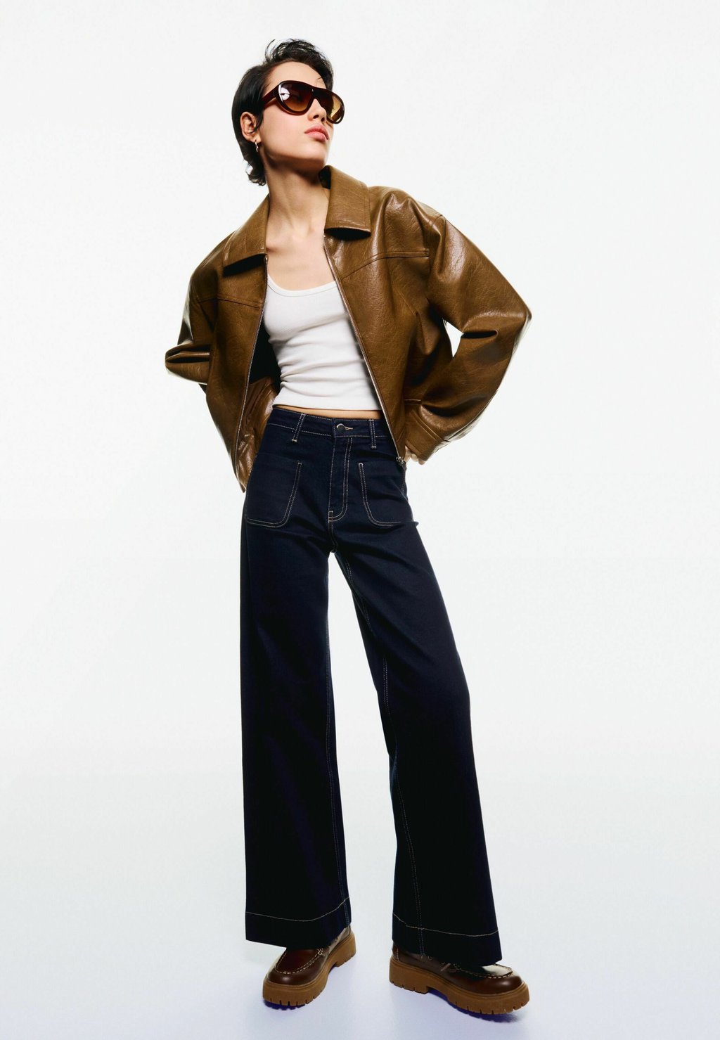 

Расклешенные джинсы CROPPED WIDE-WITH SEAMS Bershka, синий
