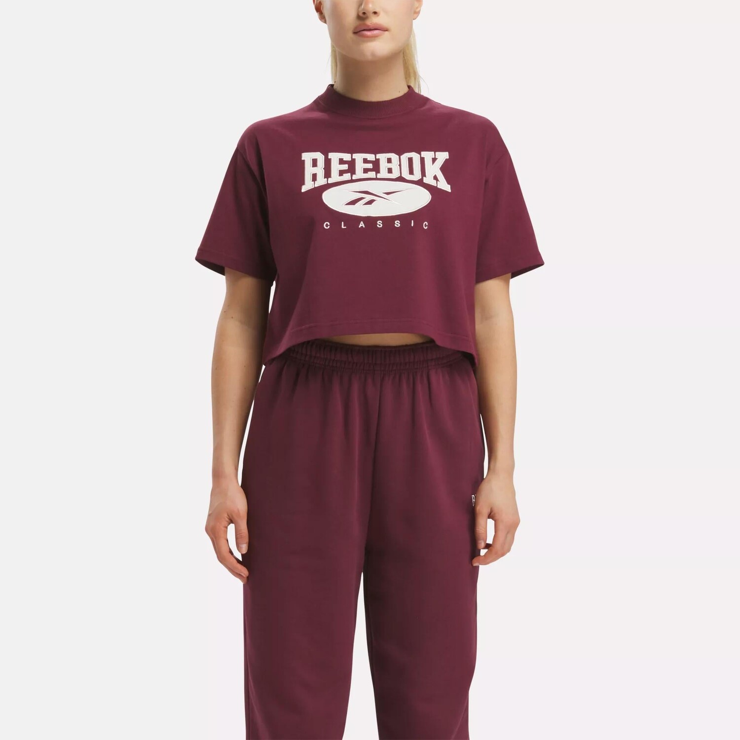 

Укороченная футболка с большим логотипом Classics Archive Essentials Reebok, цвет Classic Maroon