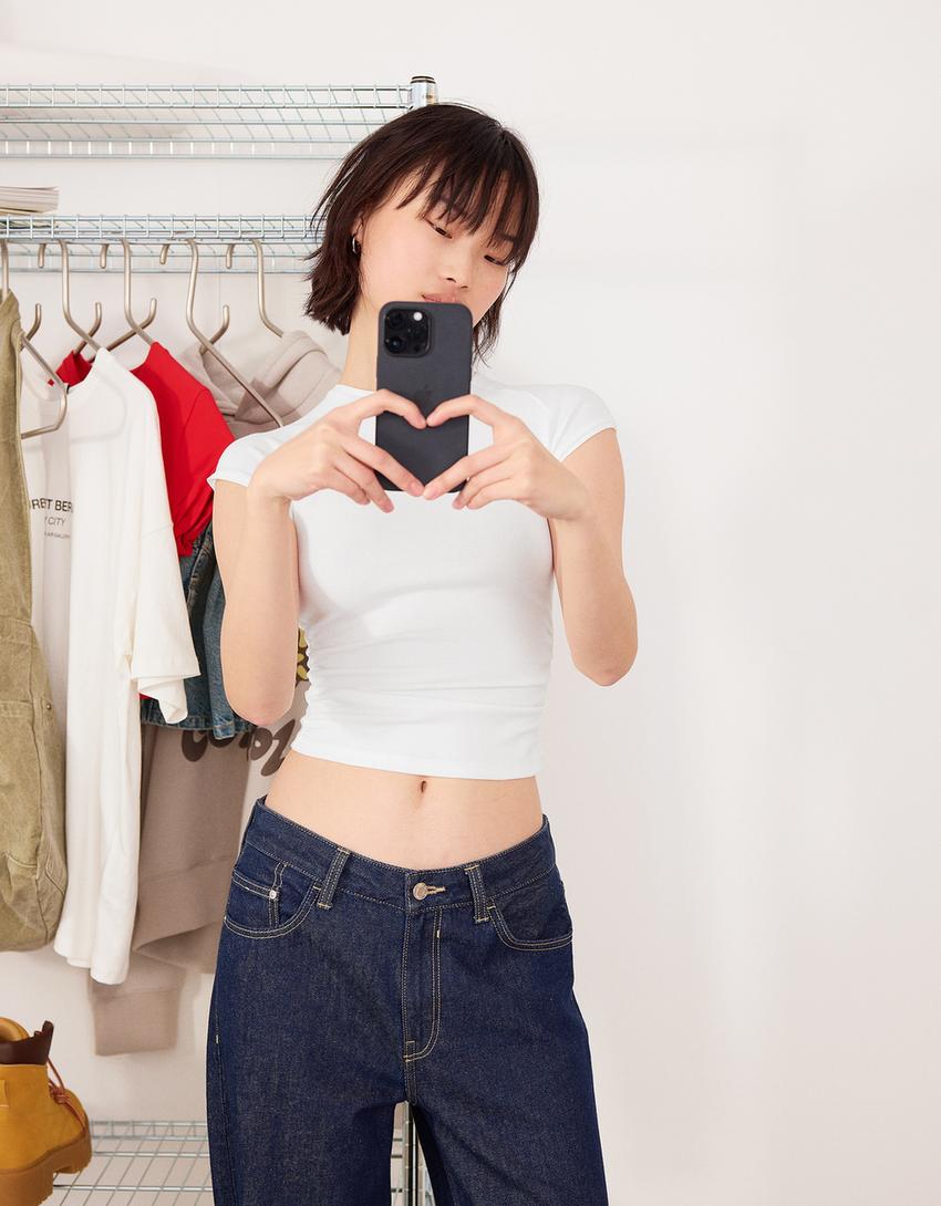 

Футболка с коротким рукавом и сборкой по бокам Bershka, белый