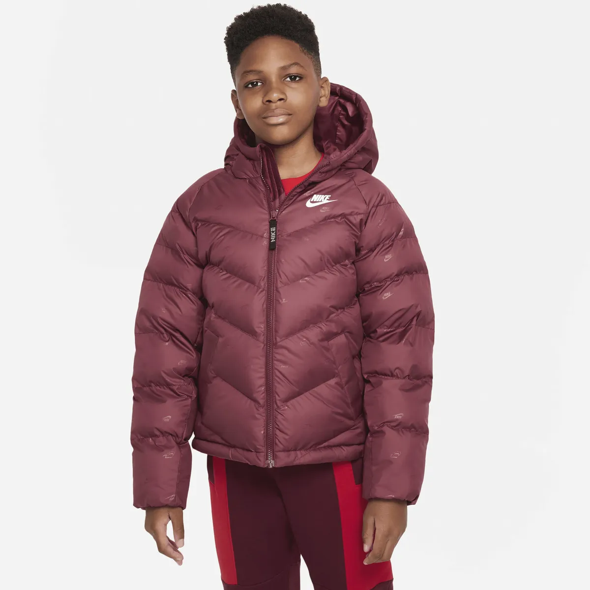 

Стеганая куртка Nike Sportswear "K NSW SYNFL HD JKT AOP" с капюшоном, цвет Dark Beetroot/White