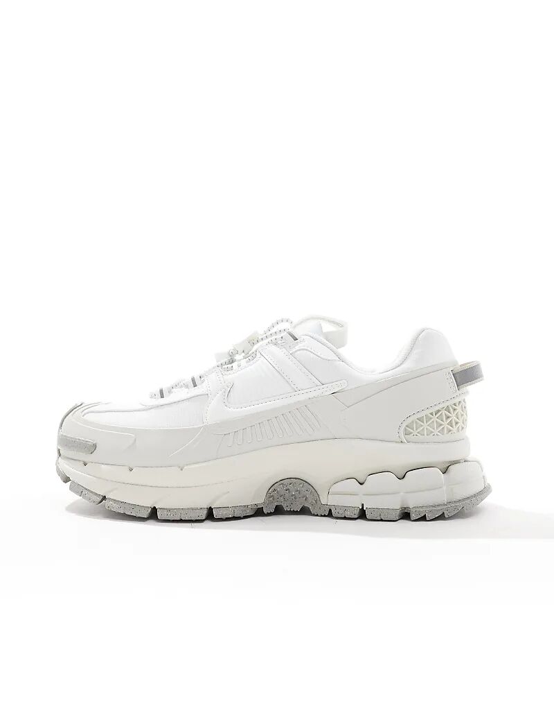 Кроссовки Zoom Vomero 5 Roam белого и серого цвета Nike — фото 4