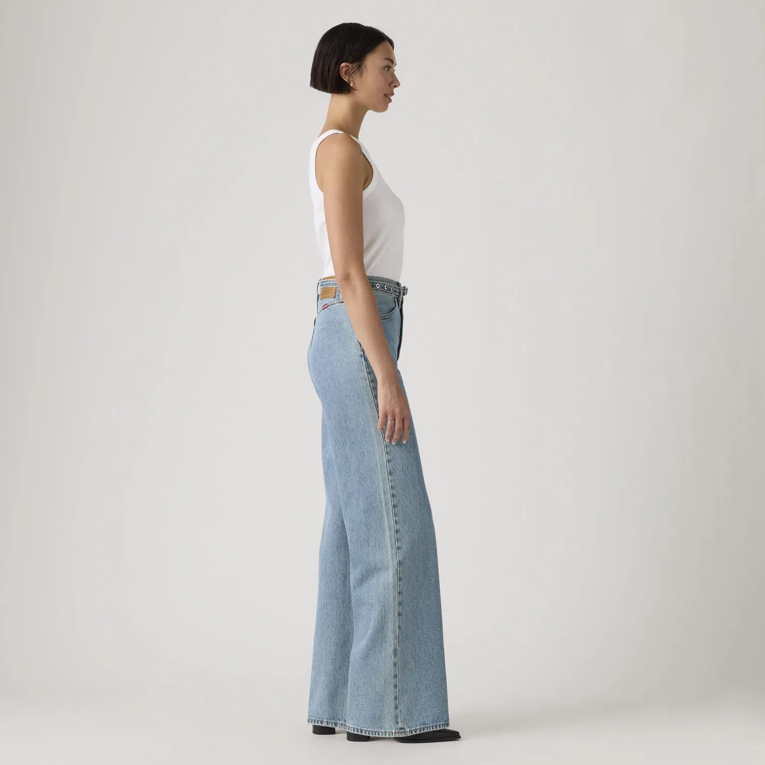 Женские джинсы с широкими штанинами и поясом, подчеркивающие фигуру Levi's, Medium Wash — фото 4