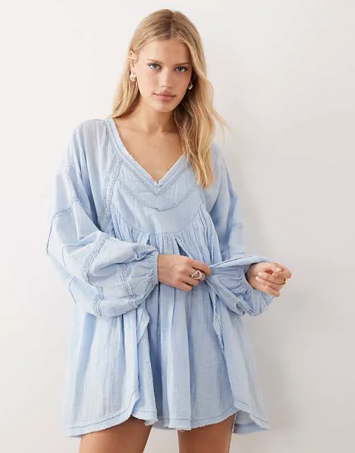 

Выстиранное синее платье мини с v-образным вырезом ASOS DESIGN