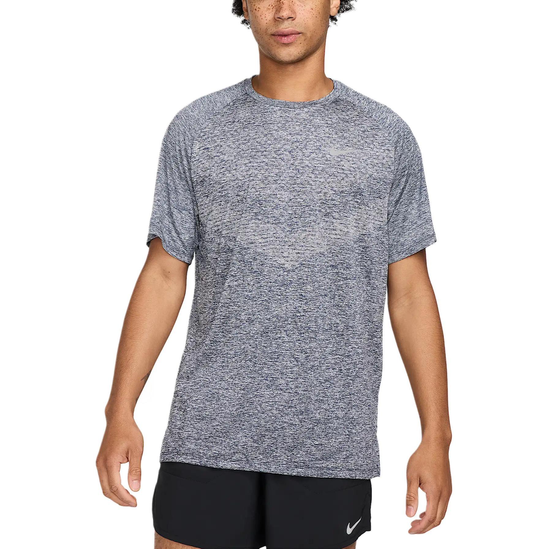 Мужская футболка для бега Stride Dri FIT Adv с короткими рукавами Nike, серый — фото 2