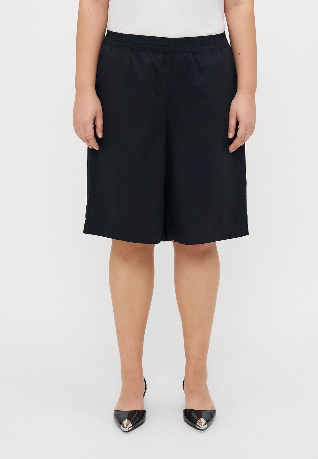 

Шорты VMCJARLOTTE BERMUDA Vero Moda Curve, черный