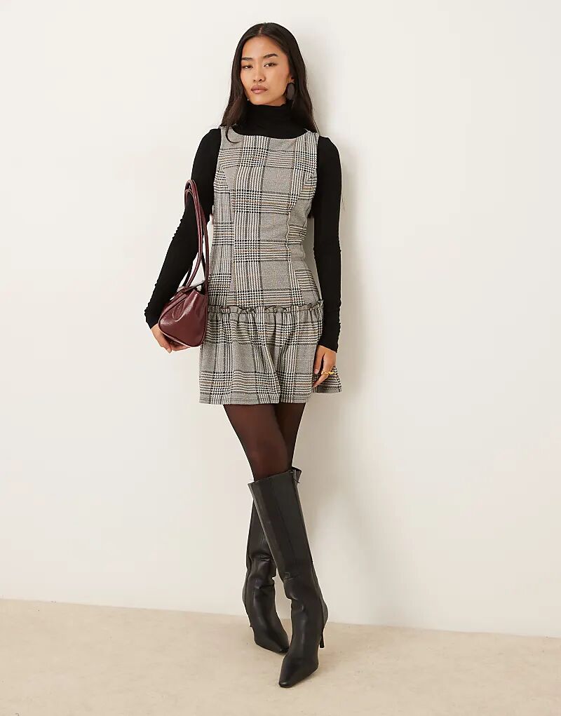 

Мини-платье без рукавов с разрезом по талии и заниженной линией талии ASOS DESIGN в серую клетку