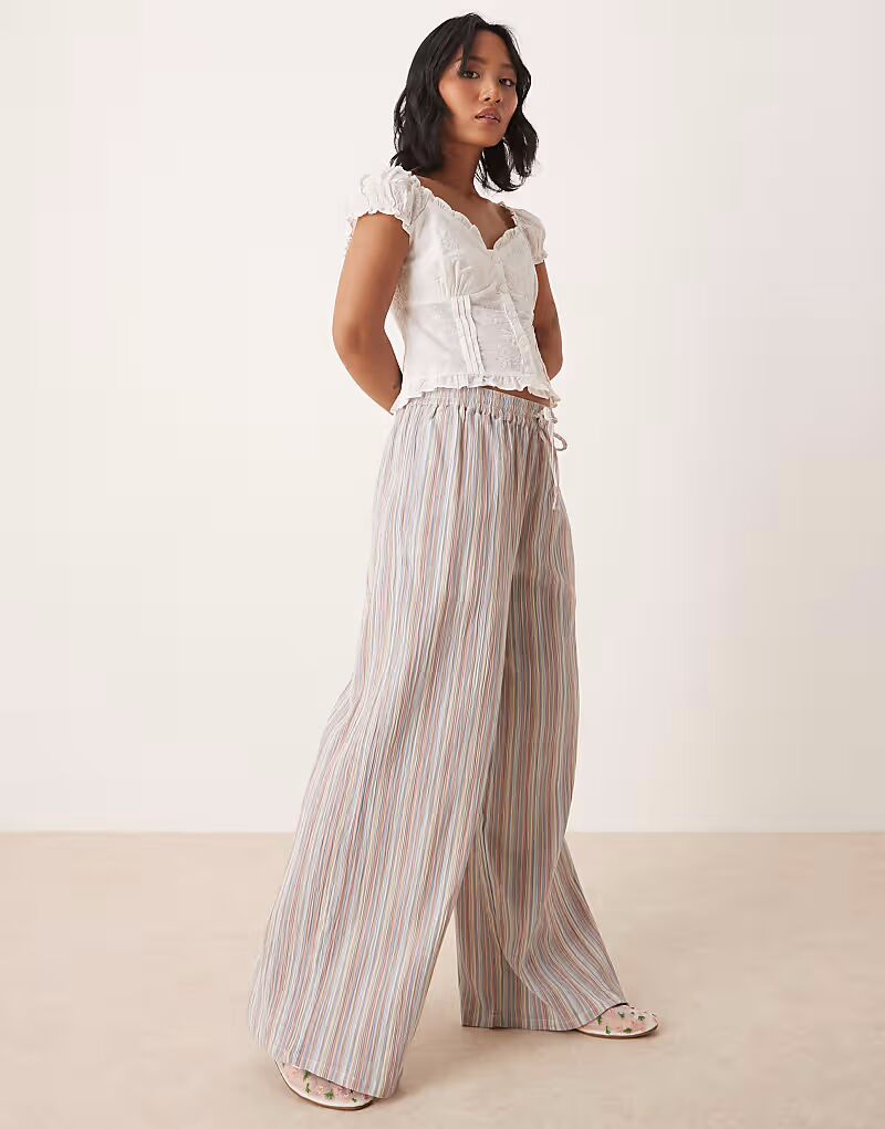 

Широкие брюки ASOS DESIGN Petite с текстурированным льняным эффектом и разноцветными полосками