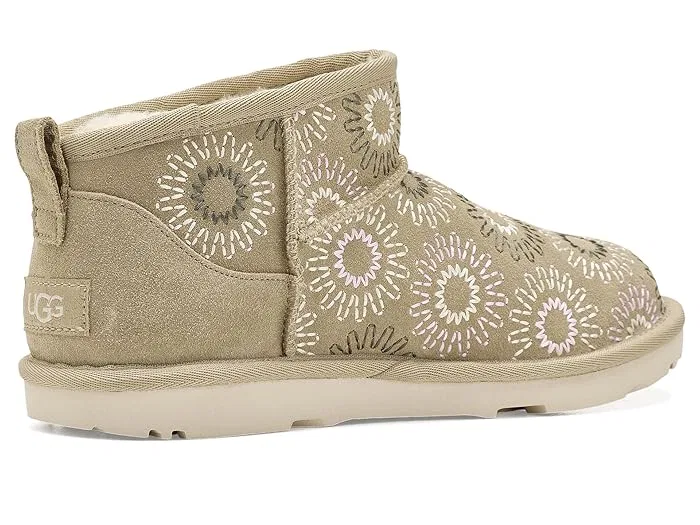 Ботинки с вышивкой Classic Ultra Mini Sun Stitched UGG Kids, Mustard Seed — фото 4