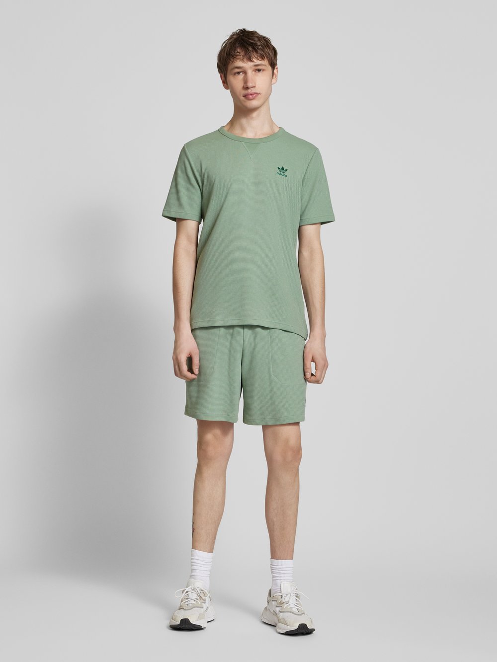 

Спортивные шорты классического кроя с фактурным рисунком adidas Originals