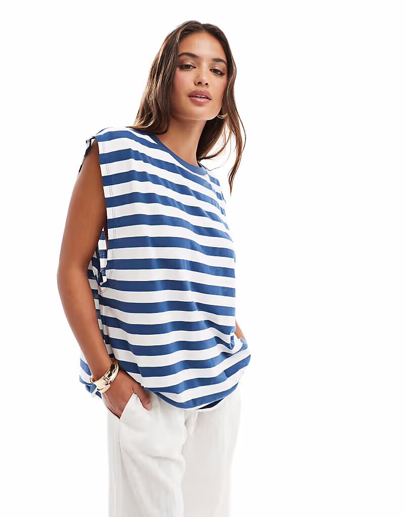 

Майка ASOS DESIGN большого размера с отверстием для рукава в темно-синей и белой полоске